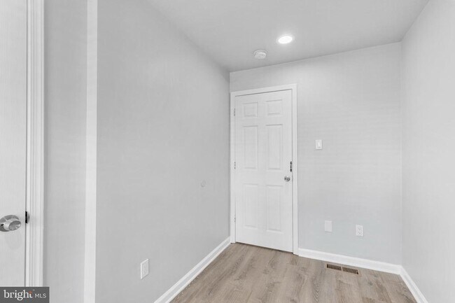 Building Photo - 69 Slocum St