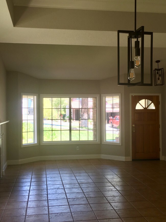 Building Photo - 6240 Gamay Ct