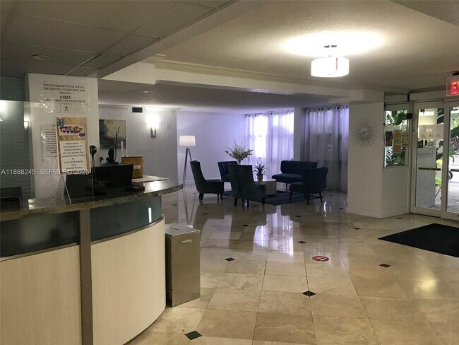 Building Photo - 1000 Parkview Dr