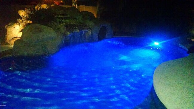 Building Photo - 5233 E Carmel Ave