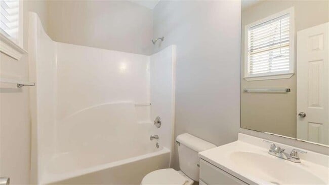 Building Photo - 848 Ridge Ave NW