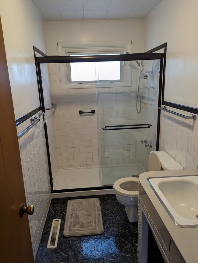 Building Photo - 9 Glenview Dr