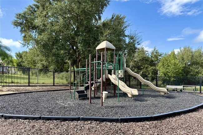 Building Photo - 720 Madison Dr