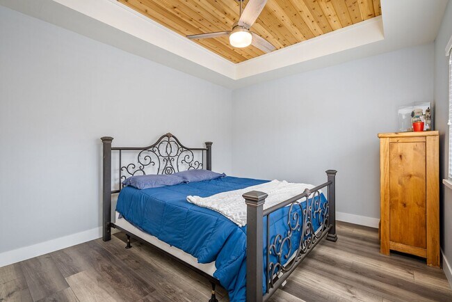 Building Photo - 1481 Hollister Ln