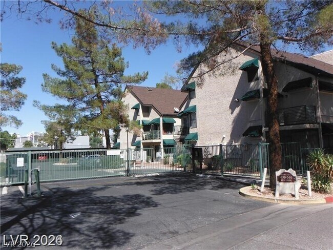 Building Photo - 480 Elm Dr