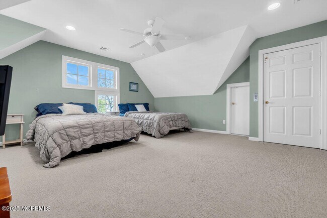 Building Photo - 412 Chicago Blvd