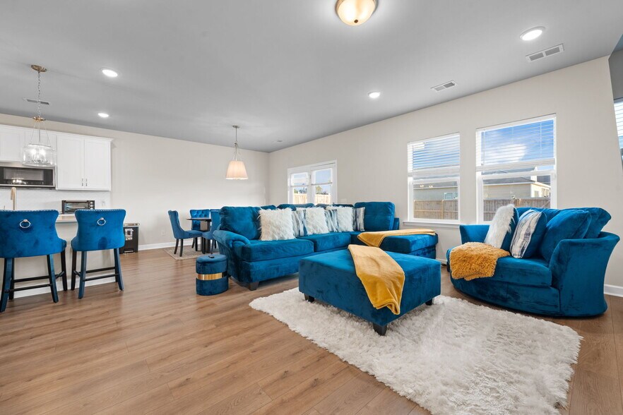 Building Photo - 188 Lucca Dr