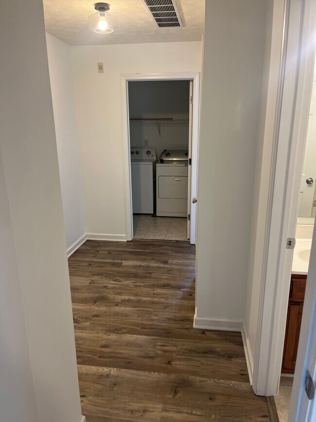 Building Photo - 1414 E New York St