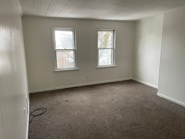 Building Photo - 413 E Garfield Ave