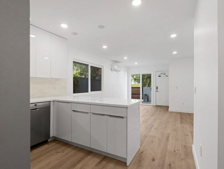 Building Photo - 1025 Pleasantview Ave