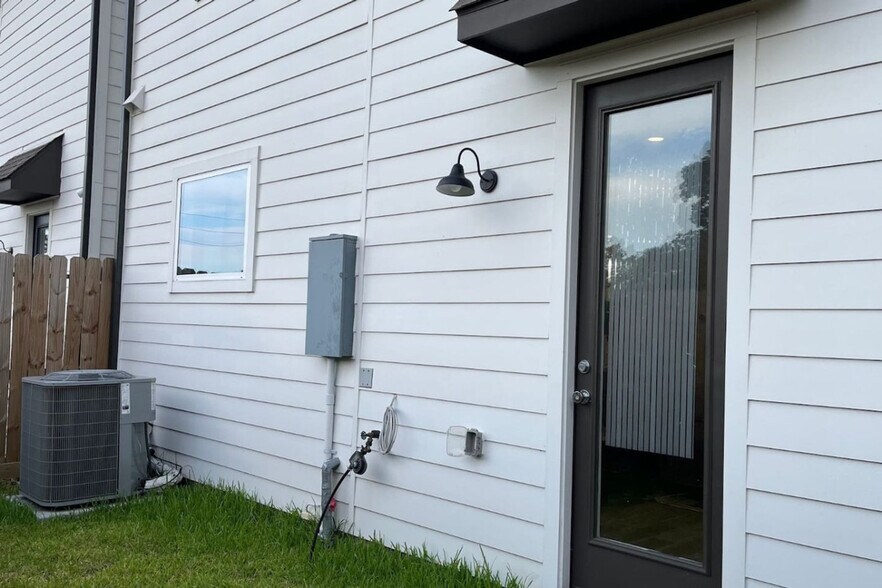 Building Photo - 3208 Bostic St