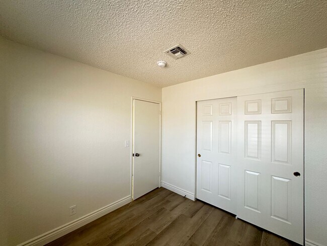 Building Photo - SPRING VALLEY COTTAGES
