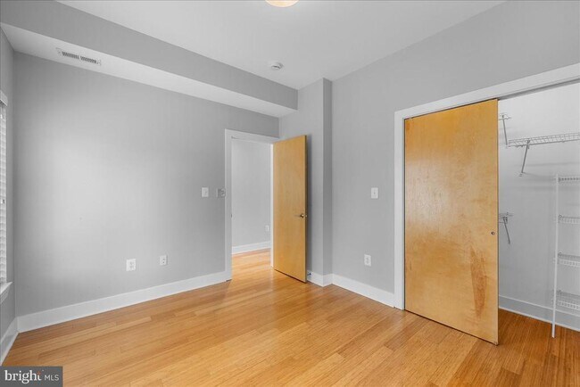 Building Photo - 471 Luray Pl NW