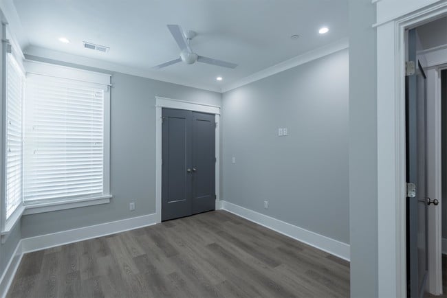 Building Photo - 9 Sanctuary Ct