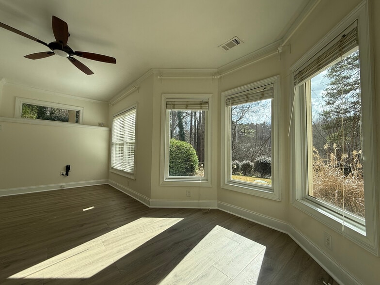 Building Photo - 3930 Paper Mill Rd SE