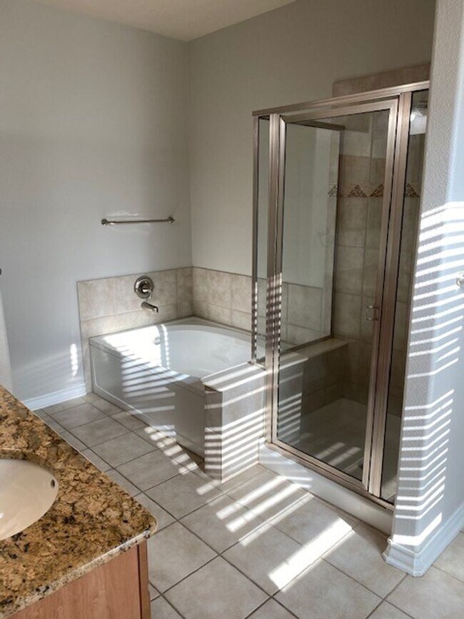 Building Photo - Rental in the Villas!