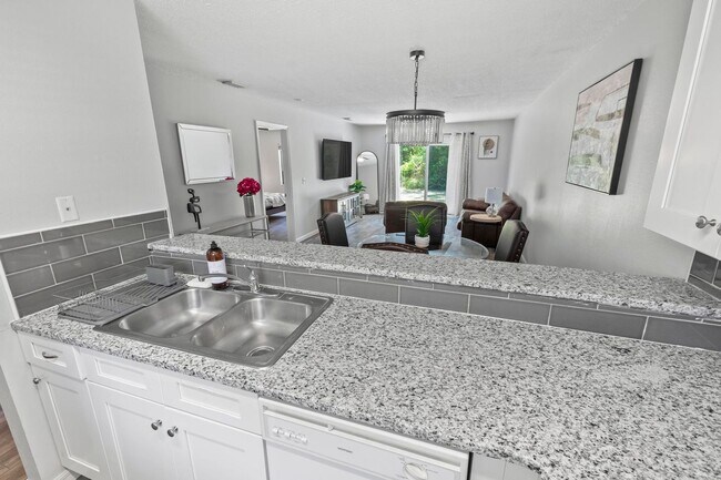 Building Photo - Ready to move in!