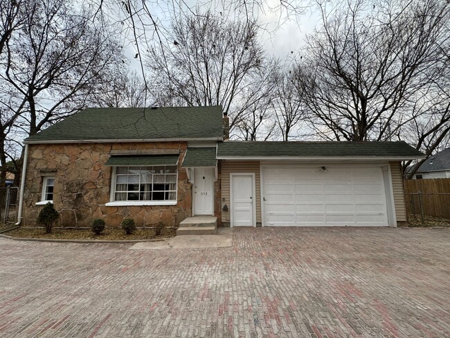 Primary Photo - 1113 N Fremont Ave