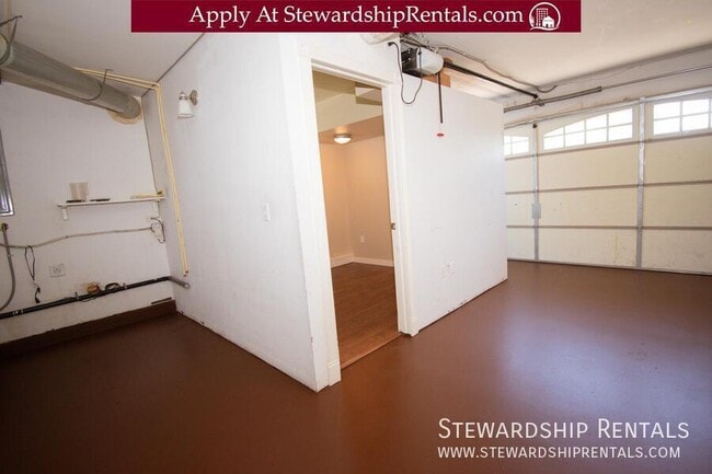 Building Photo - 5017 SE 45th Ave