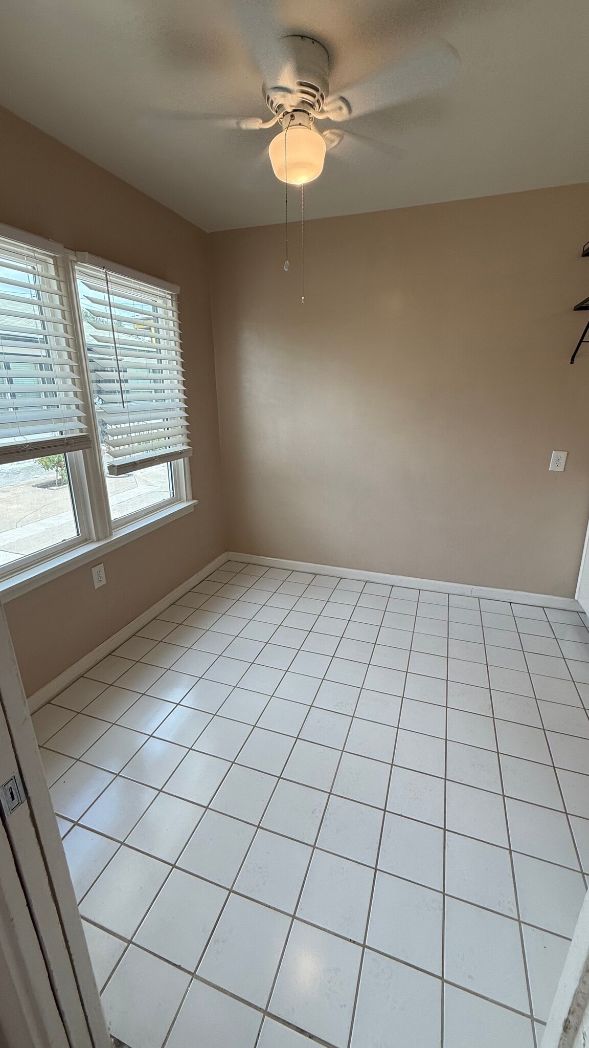 Area for dining room table - 2540 W Ramona Rd