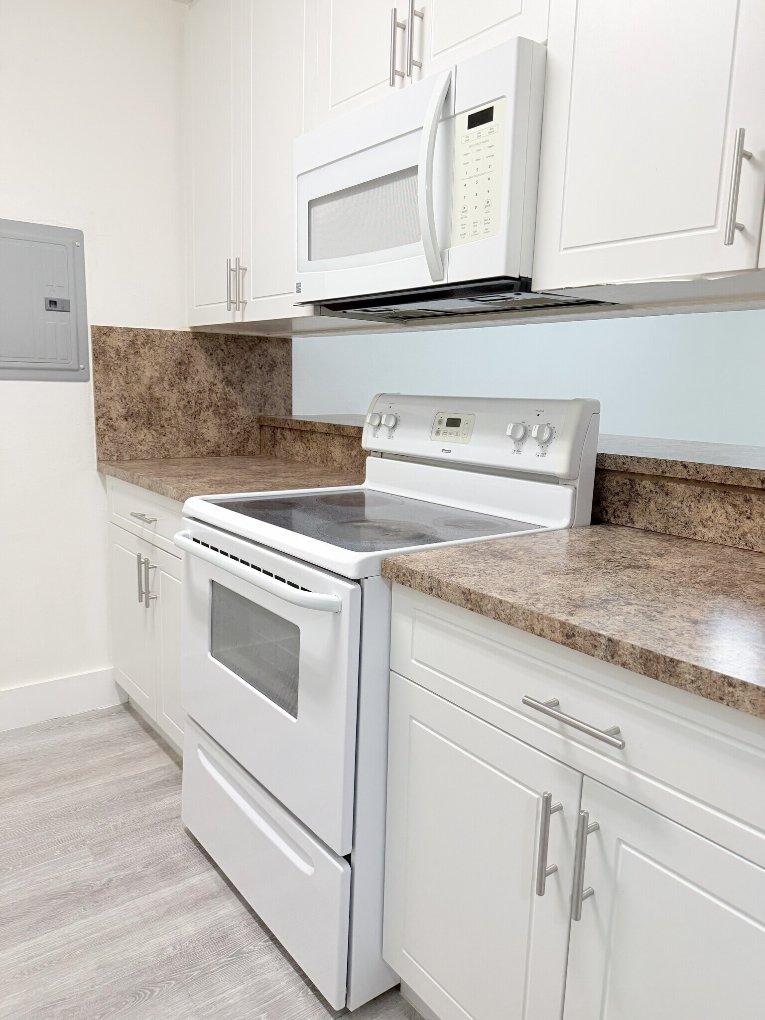 Building Photo - 145 SW 30th Ct