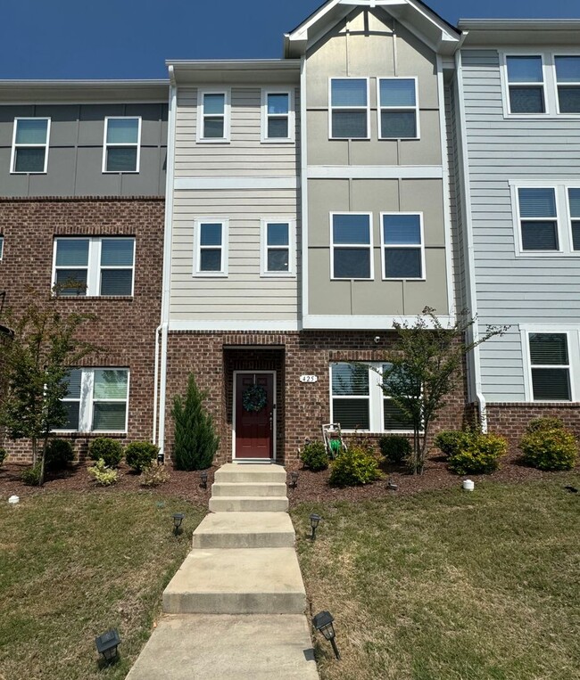 Primary Photo - Spacious 4 Bed | 3 Bath Townhome in Cary w...