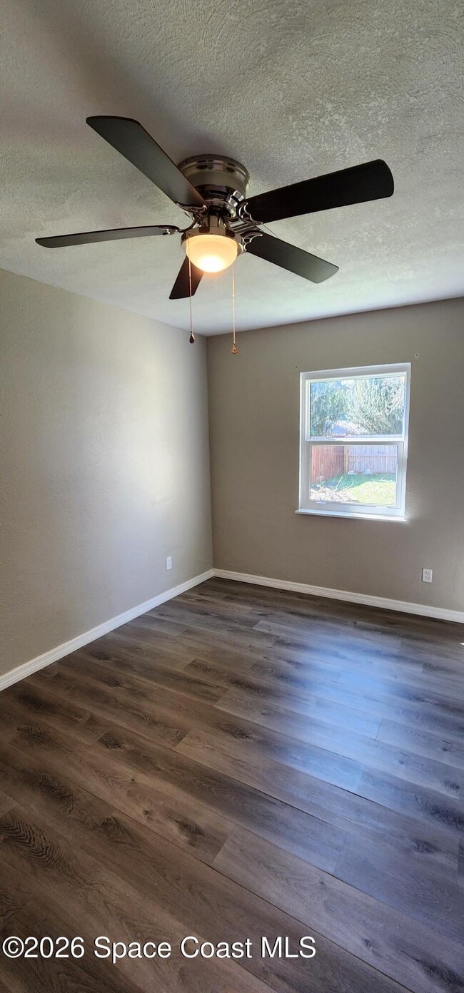 Building Photo - 1301 Lynne Dr