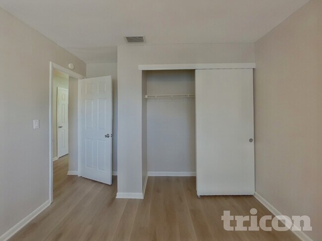 Building Photo - 2063 Los Lomas Dr