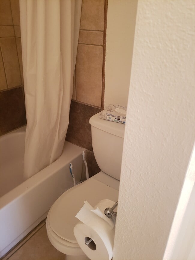 Building Photo - 3560 N Tucson Blvd