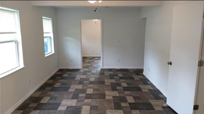 Building Photo - 803 E Hart St