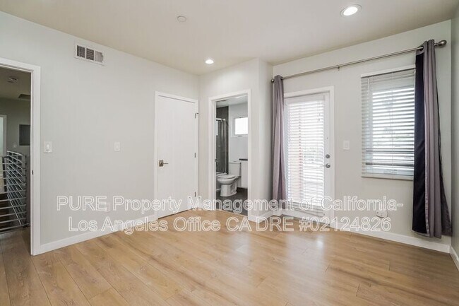 Building Photo - 10706 Camarillo St