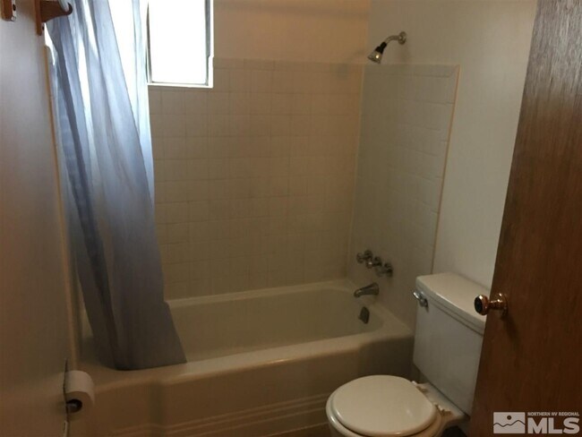 Building Photo - 395 Denslowe Dr