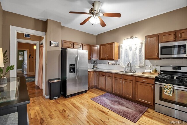 Building Photo - 370 Bryant St