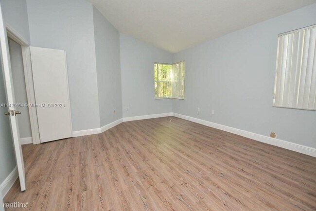 Building Photo - 3 br, 2.5 bath House - 3290 N 37th Ter