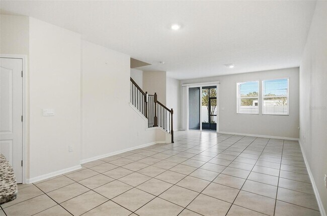 Building Photo - 165 Redbud Rd
