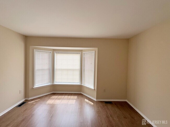Building Photo - 7A Daniel Webster Ave