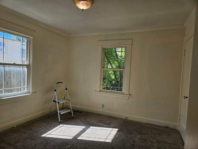 Building Photo - 735 Mt Whitney St