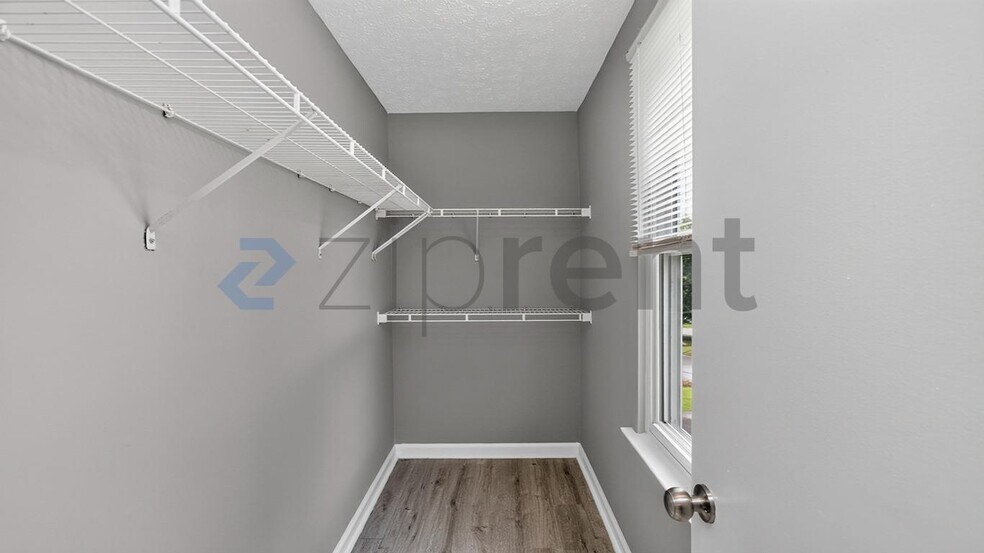 Building Photo - Unit