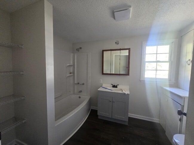 Building Photo - 2619 W Black Creek Rd