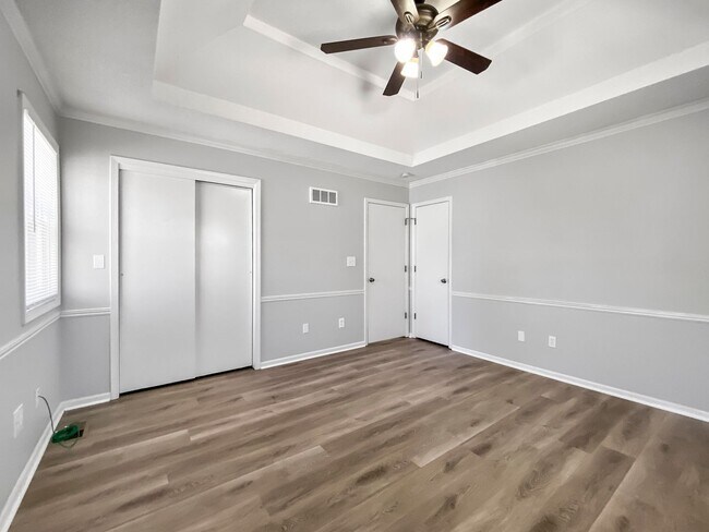 Building Photo - Charming 3-Bed, 2-Bath Home in Lees Summit with 2 Car Garage