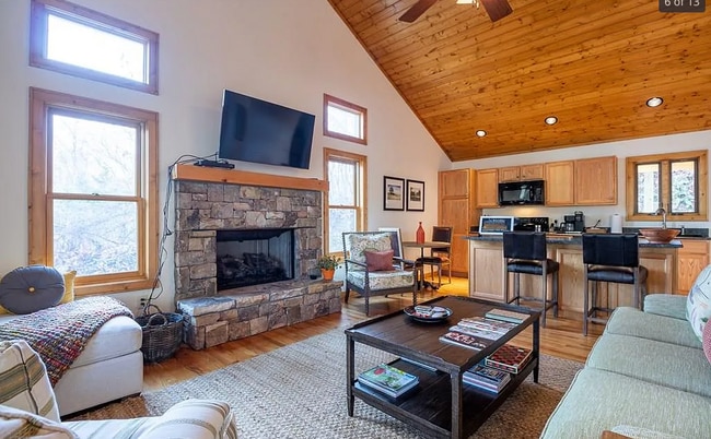 Building Photo - 205 Blue Stone Trail