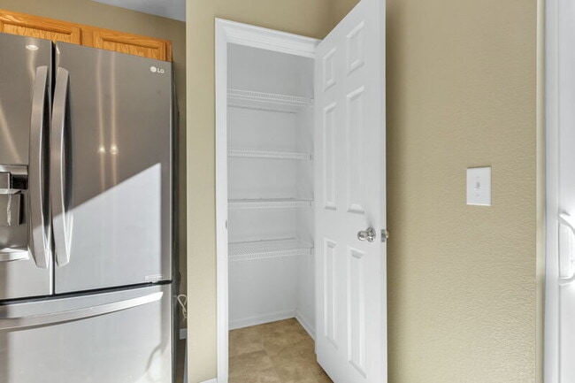 Building Photo - 857 Stagecoach Dr