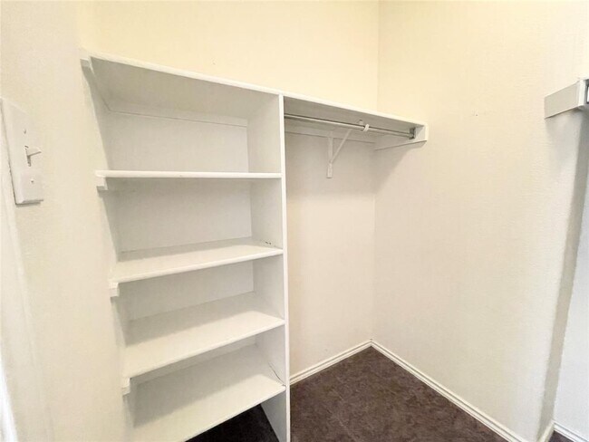 Building Photo - 213 Connor Elkins Dr