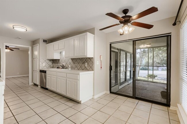 Building Photo - 11 Casa Verde St