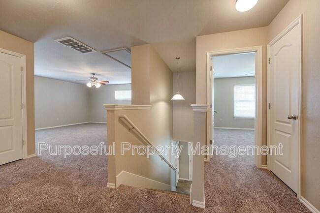 Building Photo - 615 W Shadow Ridge Way