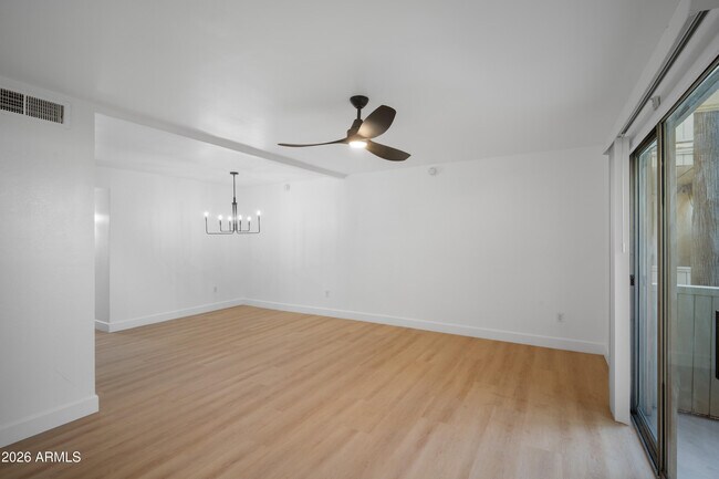 Building Photo - 729 W Coolidge St