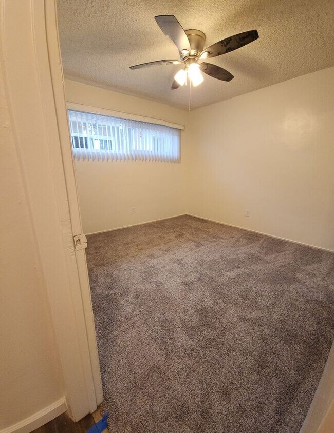 Building Photo - 1 Month Free Rent!! Spacious La Mesa 2BR/1BA unit with BONUS room