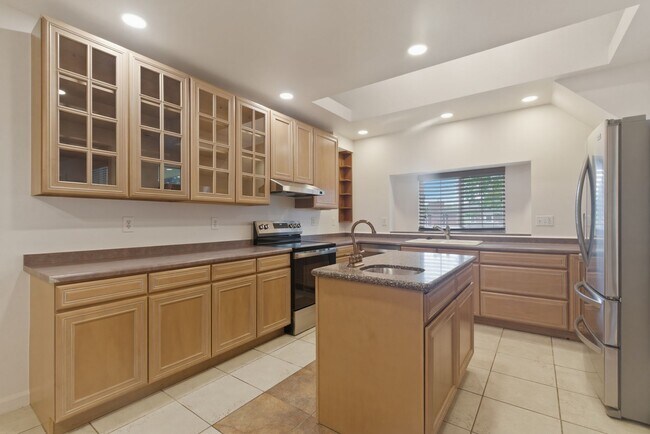 Building Photo - 8111 E Briarwood Blvd
