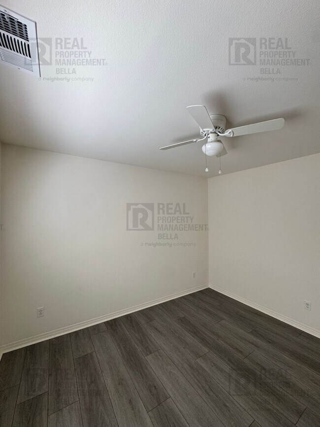 Building Photo - Cul-De-Sac Home in Heritage Lake Featuring Downstairs Bedroom & Bath + Loft