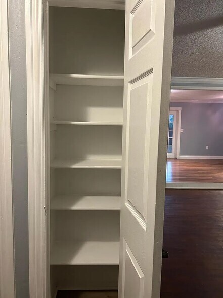 Building Photo - 6902 Colony Park Dr